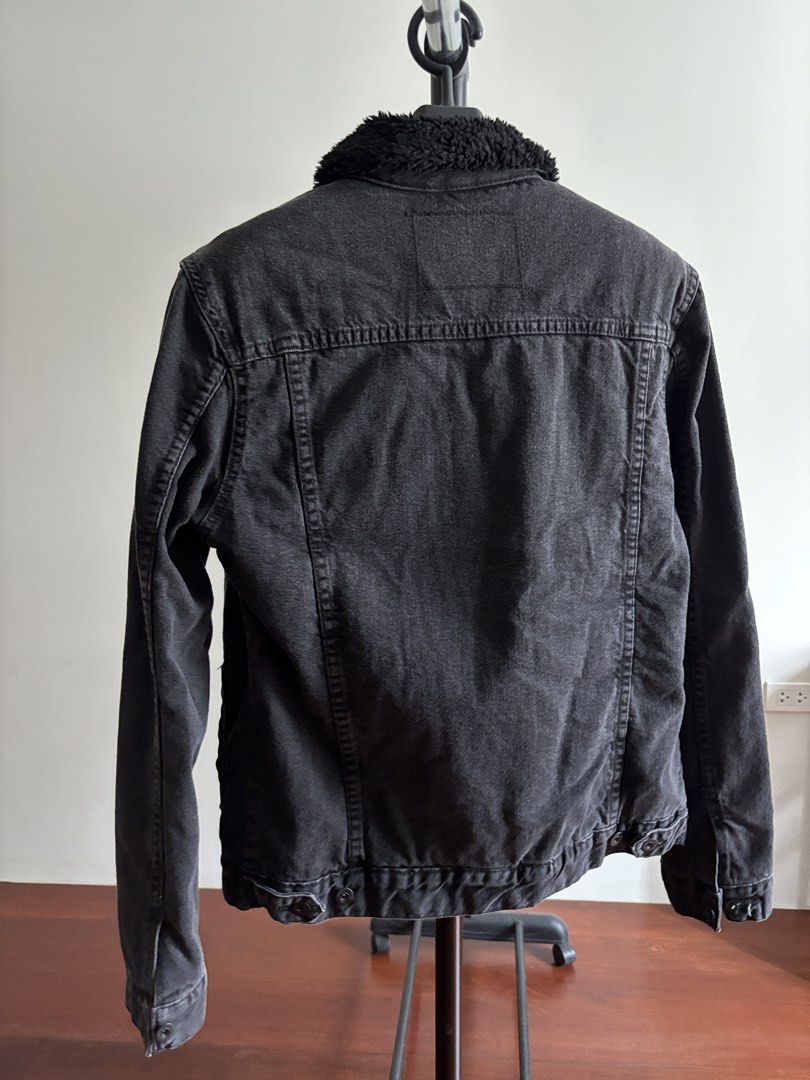 Zara Man Fleece Lined Denim Jacket (Category: Coats, Jackets and Outerwear) located in Quezon City. Submitted by marlo19 (Listing ID 1428838302, Image 2). Description: Zara Man Medium Very lightly used.