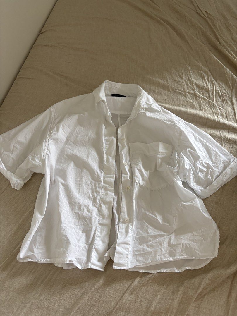 Zara Oversized White Short Sleeve Shirt XS (Category: Shirts) located in Makati City. Submitted by trufflecat (Listing ID 1428809207, Image 1). Description: .
