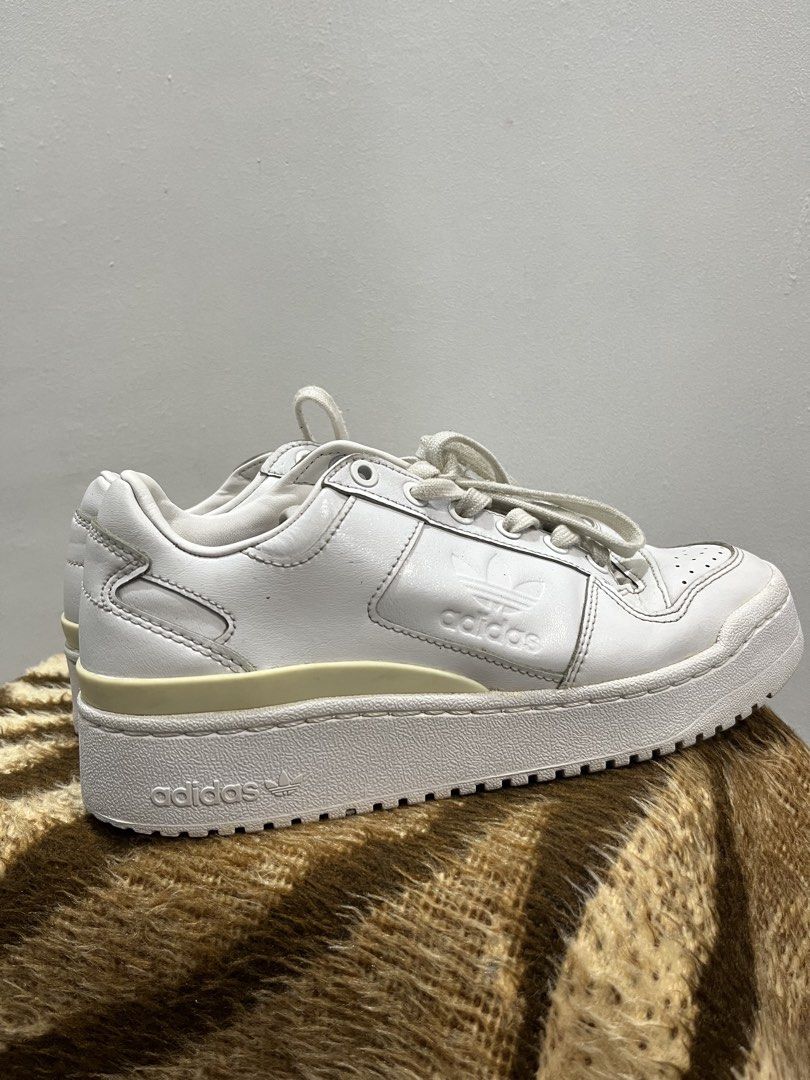 Adidas Forum Low White Sneakers (Category: Sneakers) located in Dagupan City. Submitted by nigsstuff.com (Listing ID 1428243037, Image 3). Description: Very good condition no issues Not ukay Size 7.5 Us Uk 6.