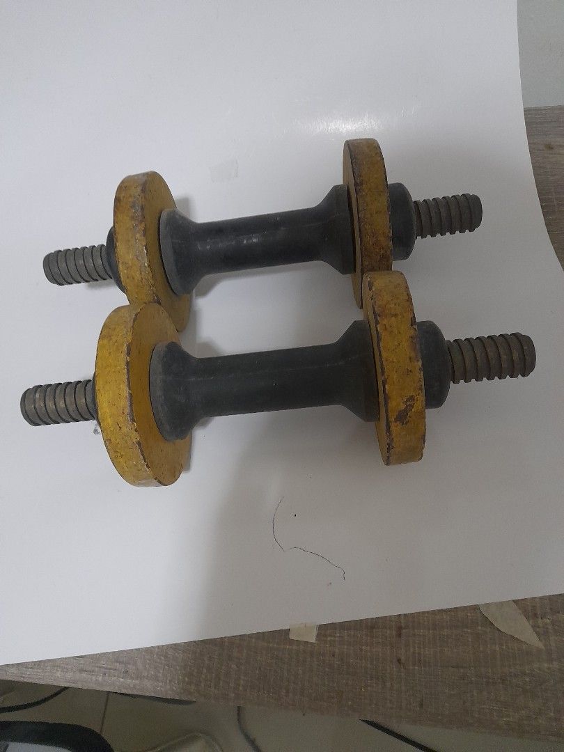 Adjustable Dumbbells (Category: Weights & Dumbbells) located in Pasig City. Submitted by silentforest_59b349 (Listing ID 1429135233, Image 2). Description: yellow n black dumbbells 2.5kg each .