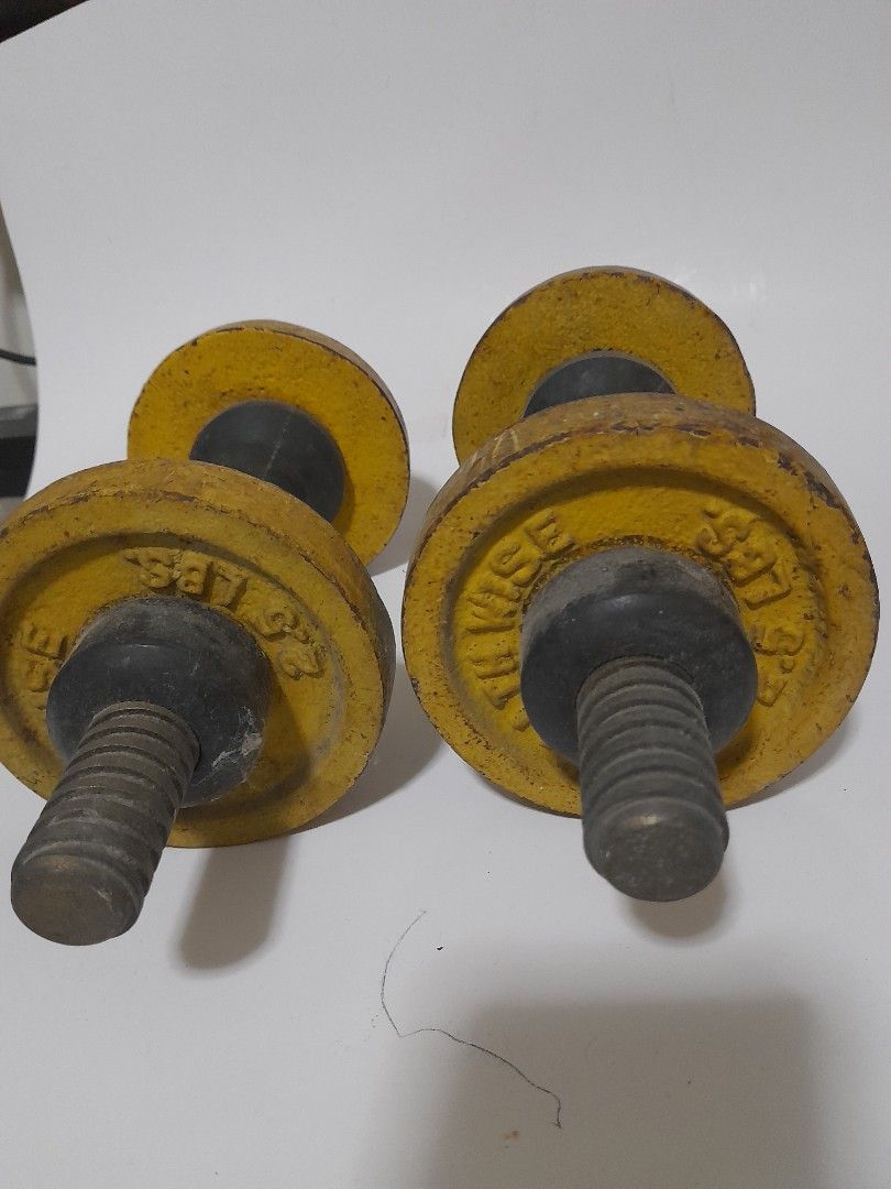 Adjustable Dumbbells (Category: Weights & Dumbbells) located in Pasig City. Submitted by silentforest_59b349 (Listing ID 1429135233, Image 1). Description: yellow n black dumbbells 2.5kg each .