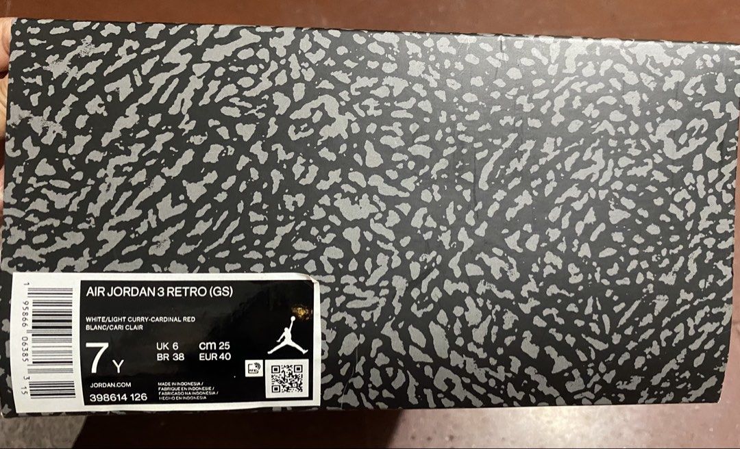 Air Jordan 3 Retro (GS) White/Light Curry (Category: Sneakers) located in Quezon City. Submitted by greenery01 (Listing ID 1429032960, Image 2). Description: .