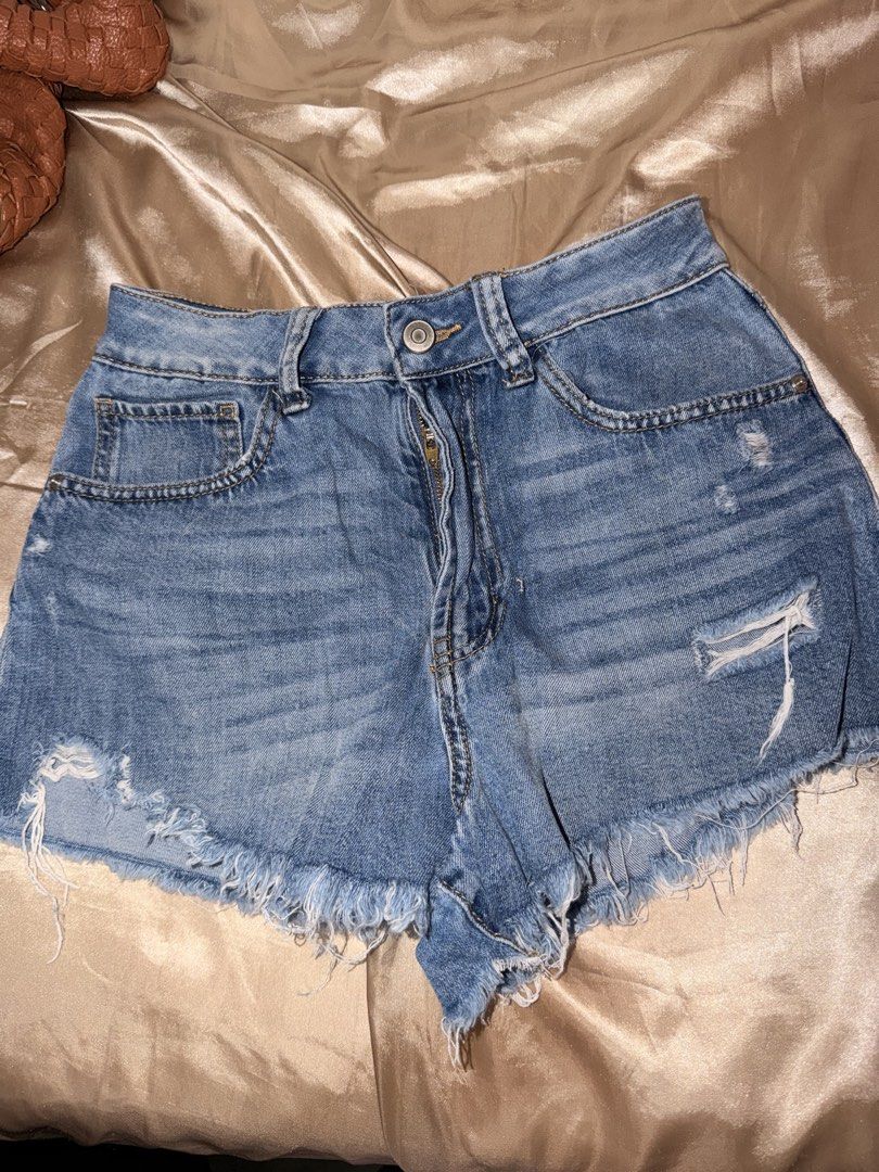 American Eagle Outfitters Denim Shorts (Category: Shorts) located in Del Monte. Submitted by thingsidontuse (Listing ID 1429112821, Image 1). Description: .