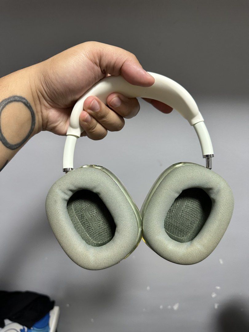 Apple AirPods Max - Green (1st gen) (Category: Headphones & Headsets) located in Las Pinas. Submitted by cyrlapstl (Listing ID 1429126948, Image 3). Description: Airpods Max (1st gen - lightning cable) With box and receipt.