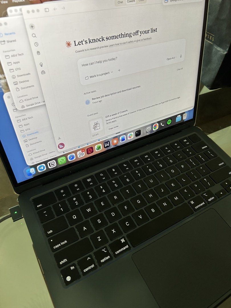 Apple MacBook Air 2024412342424867983360