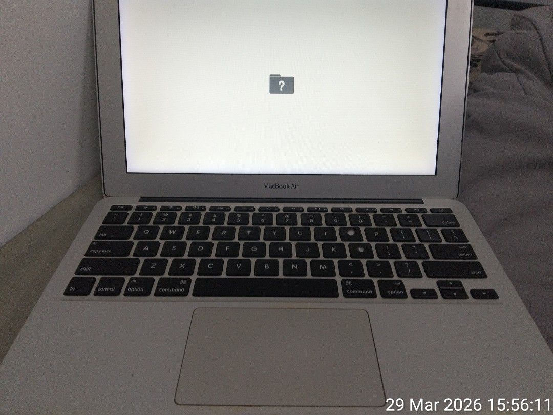 Apple Macbook Air - Not Working412327250913536001