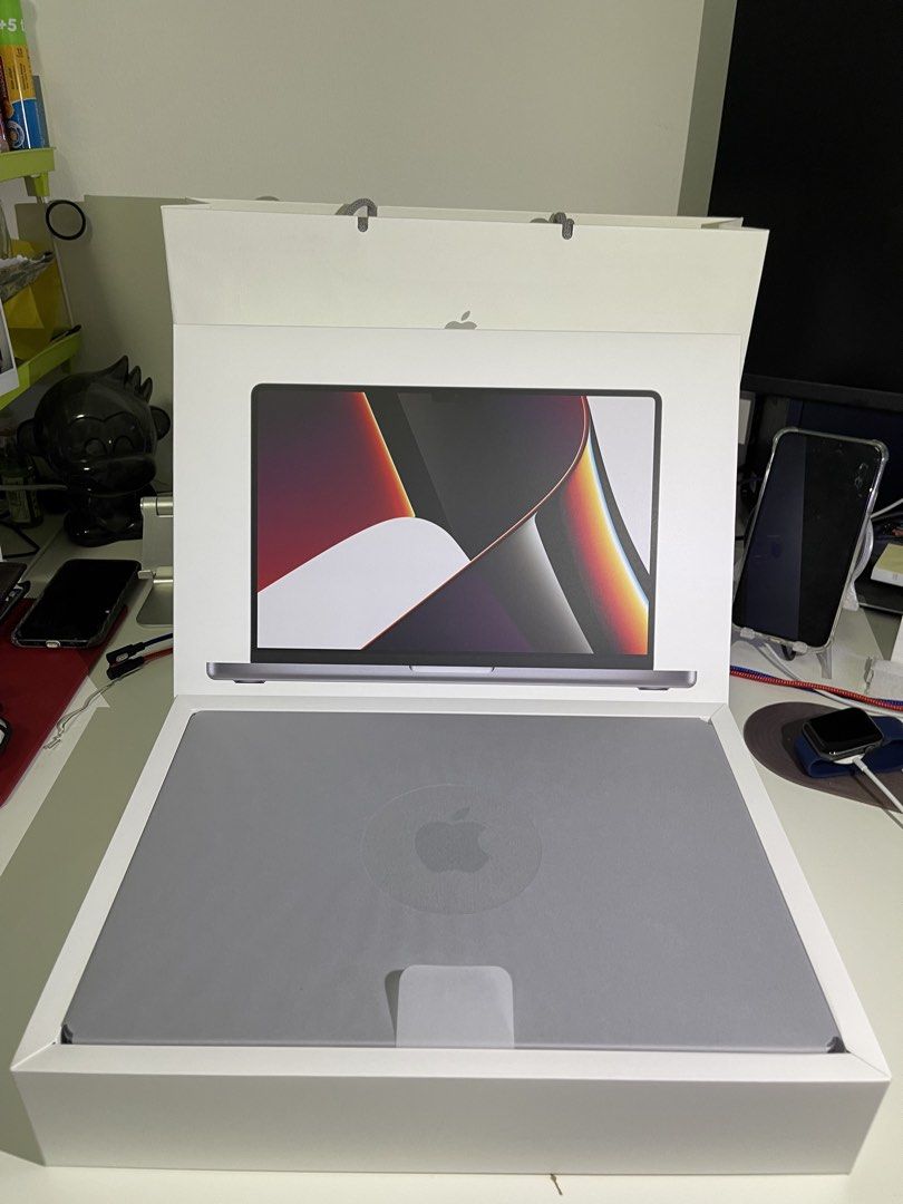 Apple MacBook Pro 14-inch (2021) 8 Core412333797949450242