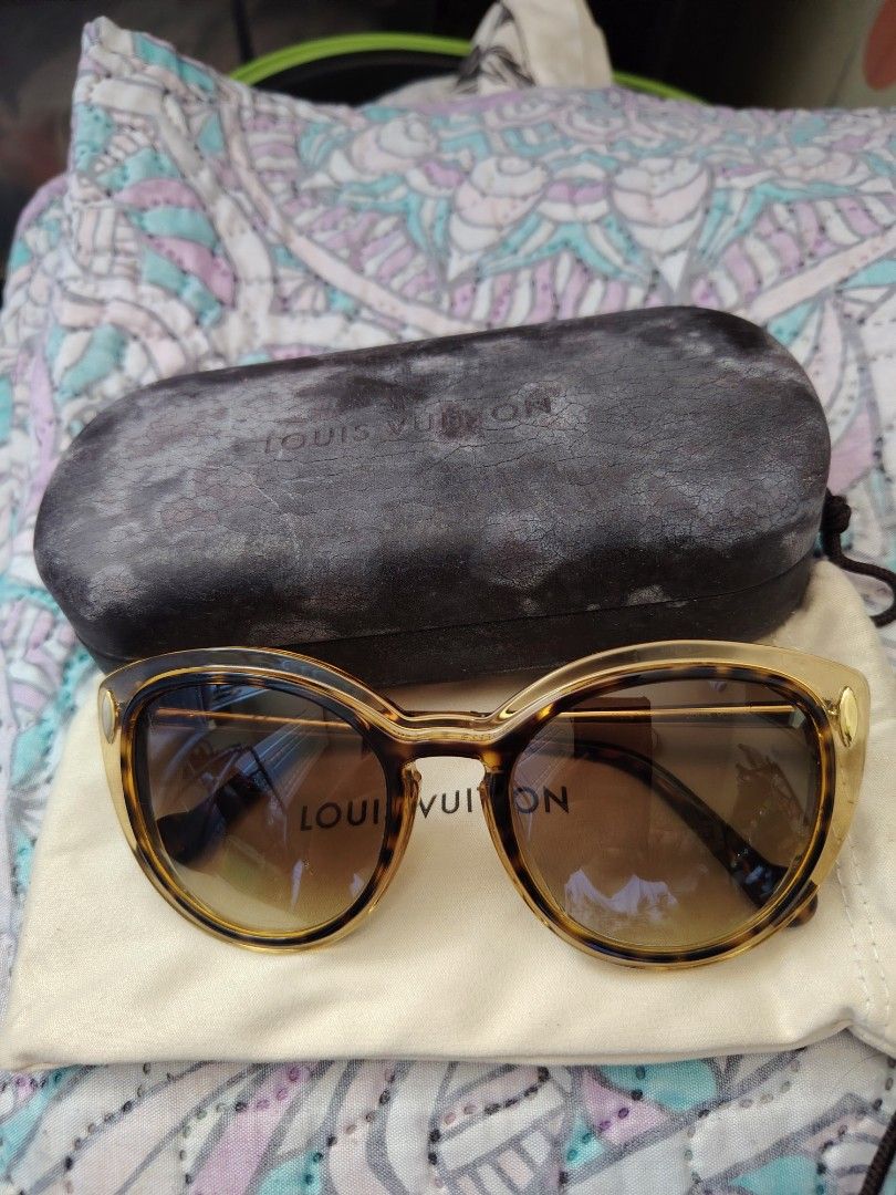 Authentic Louis Vuitton sunglass (Category: Luxury Accessories) located in Manila. Submitted by swiftriver_6c0893 (Listing ID 1429038653, Image 2). Description: Authentic LV sunglass.
