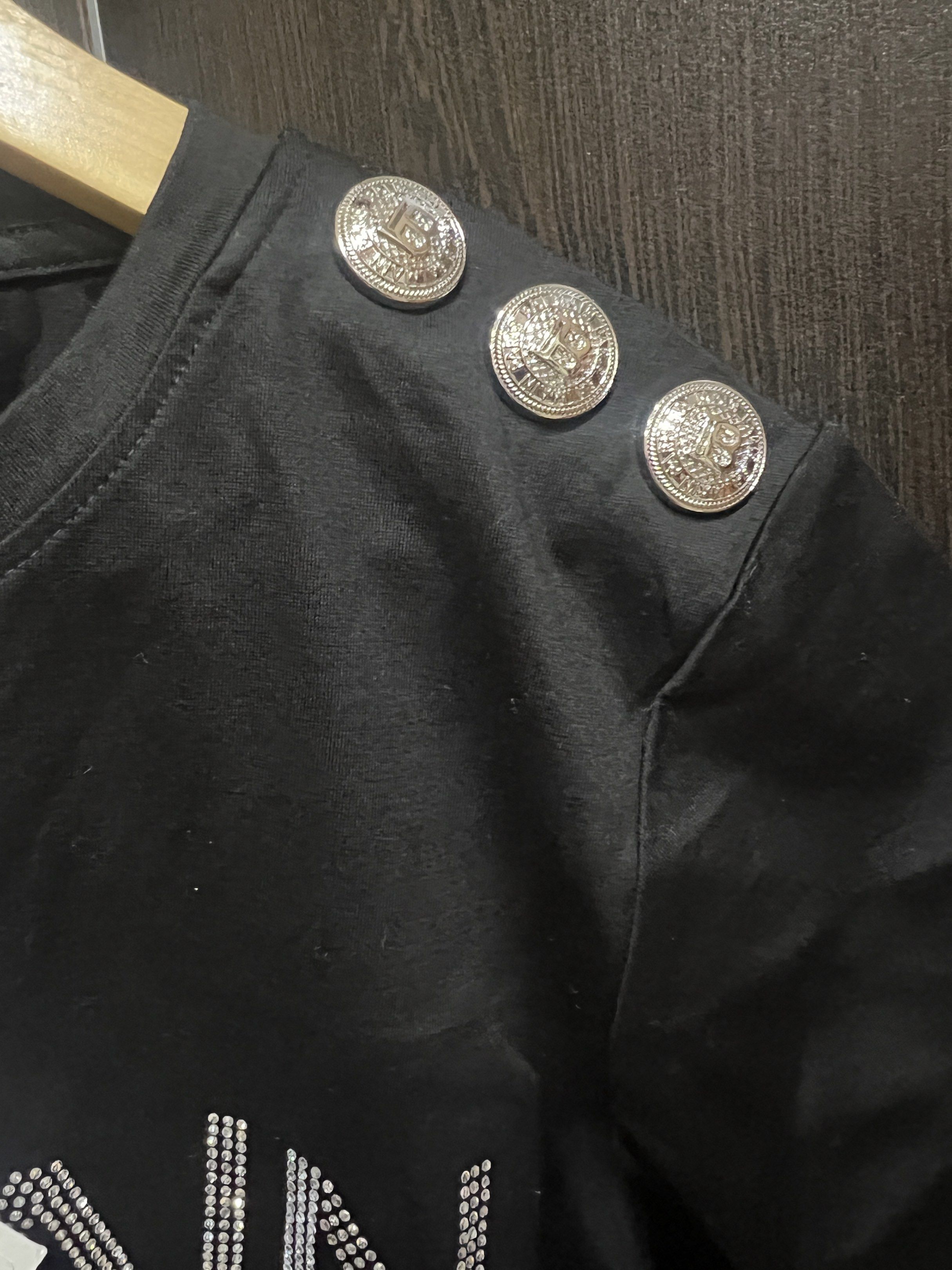 Balmain Paris Embellished T-shirt (Category: Shirts) located in Manila. Submitted by jmdc30 (Listing ID 1429051626, Image 3). Description: Balmain brand new with tags Size M Declutering.