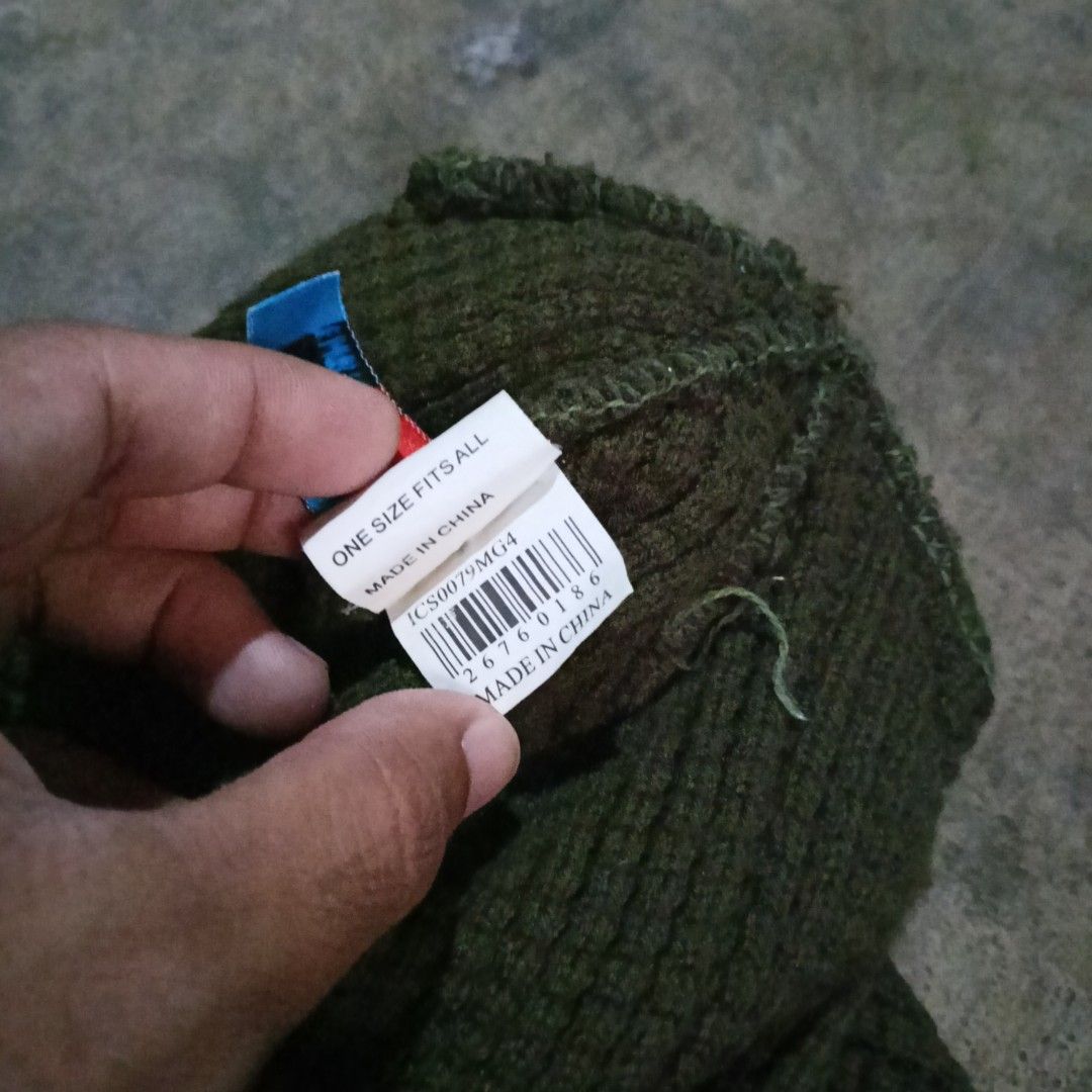 Bench Olive Green Beanie (Category: Caps & Hats) located in Penaranda. Submitted by flipmopickmo (Listing ID 1429069223, Image 3). Description: Olive green beanie from Bench. Made of 100% acrylic. Features a small tag with the brand logo. The beanie is one size fits all and made in China. Gentle hand wash only, do not bleach..