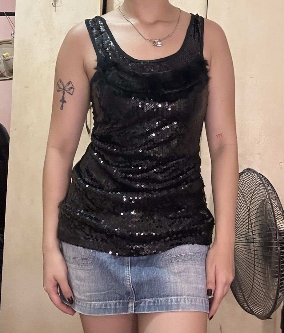 Black Sequin y2k 2000s mcbling fur Tank Top (Category: Sleeveless) located in Rizal. Submitted by vivistwin (Listing ID 1429133985, Image 1). Description: with flaws (2 holes at the back from cut tag).