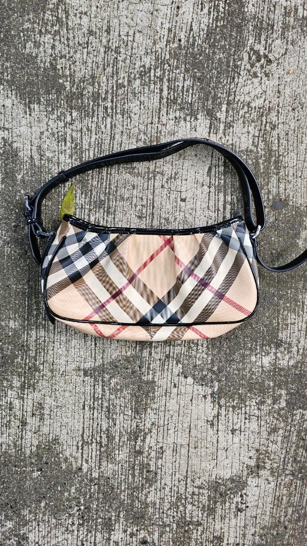 Burberry Nova Check Shoulder Bag (Category: Luxury Bags & Wallets) located in Kibawe. Submitted by Thrift_ni_Babac (Listing ID 1429086877, Image 2). Description: - Authentic Burberry Nova Check Shoulder Bag - Features the iconic Nova Check pattern - Shoulder bag style - Genuine Burberry - Perfect for everyday use or special occasions - Stylish and functional Issue: Color Transfer.