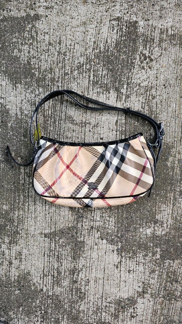 Burberry Nova Check Shoulder Bag (Category: Luxury Bags & Wallets) located in Kibawe. Submitted by Thrift_ni_Babac (Listing ID 1429086877, Image 1). Description: - Authentic Burberry Nova Check Shoulder Bag - Features the iconic Nova Check pattern - Shoulder bag style - Genuine Burberry - Perfect for everyday use or special occasions - Stylish and functional Issue: Color Transfer.