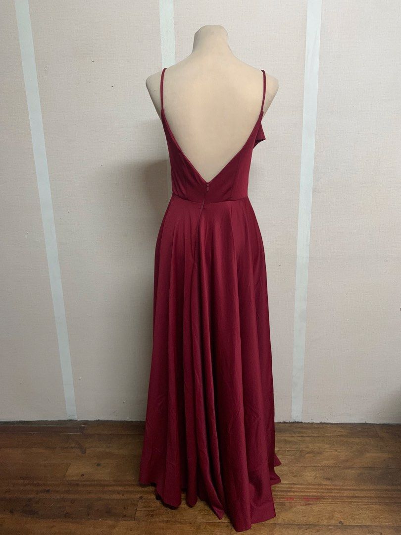 Burgundy Ruffle Maxi Dress (Category: Dresses) located in Quezon City. Submitted by thriftythought (Listing ID 1429058820, Image 2). Description: Decluttering Loc QC.