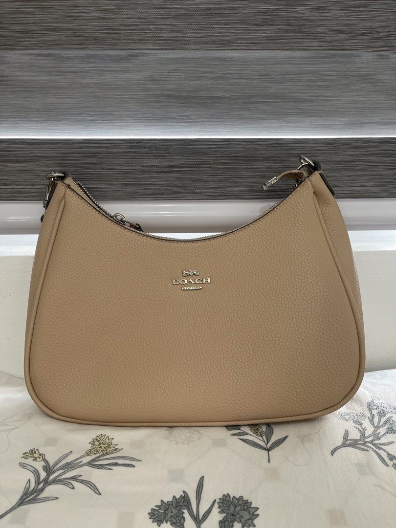 Coach Shoulder Bag with Adjustable Strap (Category: Luxury Bags & Wallets) located in Marikina City. Submitted by lovlee (Listing ID 1429000705, Image 1). Description: Good as New Oem True leather.