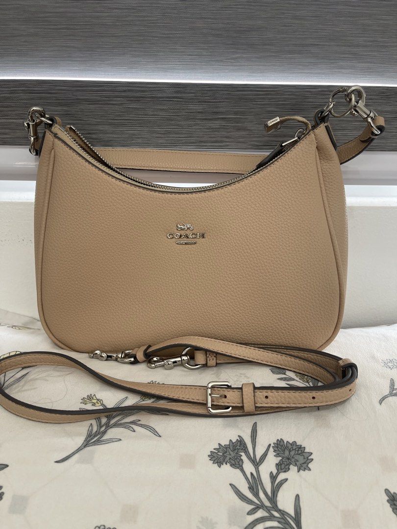 Coach Shoulder Bag with Adjustable Strap (Category: Luxury Bags & Wallets) located in Marikina City. Submitted by lovlee (Listing ID 1429000705, Image 3). Description: Good as New Oem True leather.