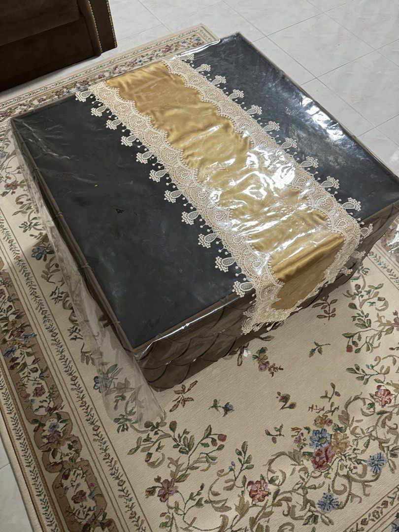 coffee table (Category: Tables & Sets) located in Kuala Lumpur. Submitted by palingtiptop (Listing ID 1429130155, Image 1). Description: coffee table kaca hitam petak segi empat besar ukuran nnti pm saya nak jual rm170.