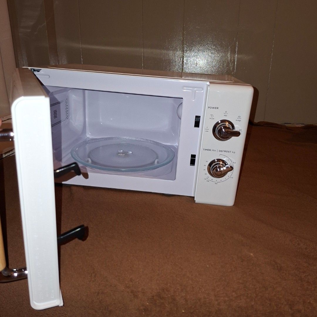 Condura Microwave Oven retro design (Category: Ovens & Toasters) located in Manila. Submitted by mr.fast (Listing ID 1429016817, Image 3). Description: This is available as long as this is posted/visible listing. You may message me with the answer to the following questions once you are fully decided to purchase, should you need further thinking and canvassing you may just save the listing for future reference. 1. Will you be personally picking i