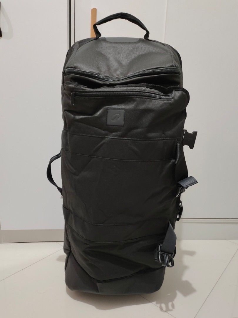Decathlon 85L Space Saver Foldable Travel Bag (Category: Everything Else Others) located in Marikina City. Submitted by heyoreoo (Listing ID 1429158149, Image 2). Description: 85L Space Saver Foldable Travel Bag Brand New Capacity: Large 85L Dimension: 85x42x36cm Weight: 3.560 kg Php 5000 Water Repellent Compact Design (foldable) Pick up or delivery via lalamove MOP: BDO, GCash, Maribank Loc: Sto. Niño, Marikina.