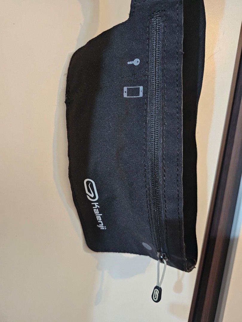 Decatlon Running Belt for Phone (Category: Belts) located in Las Pinas. Submitted by specteretceps (Listing ID 1429086236, Image 3). Description: Kalenji running belt is perfect for keeping your essentials secure while you exercise. It features a zippered pocket for your phone, keys, and other small items. The adjustable strap ensures a comfortable fit. The belt is black and has the Kalenji logo on the front. It also has a headphone port..