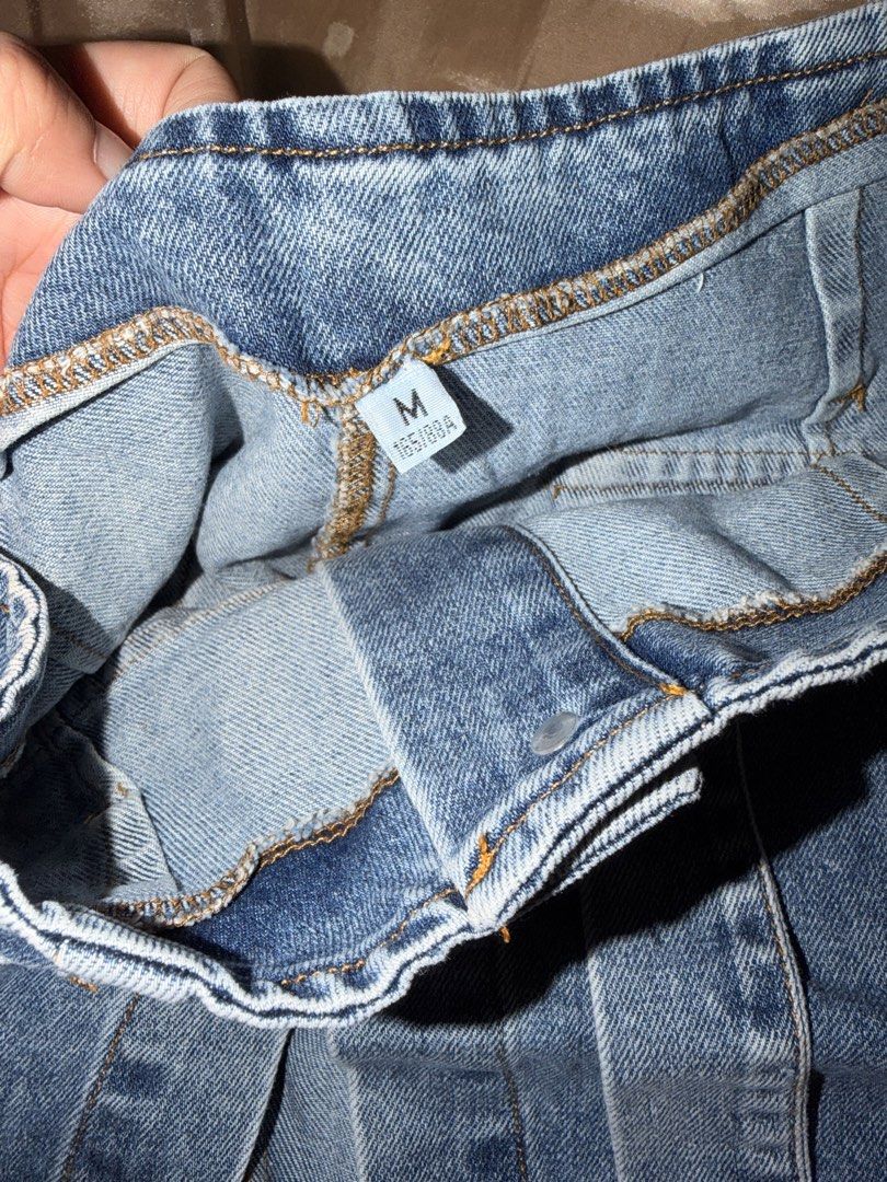 Denim Skirt with Belt - Size M (Category: Skirts) located in Del Monte. Submitted by thingsidontuse (Listing ID 1429112924, Image 2). Description: .