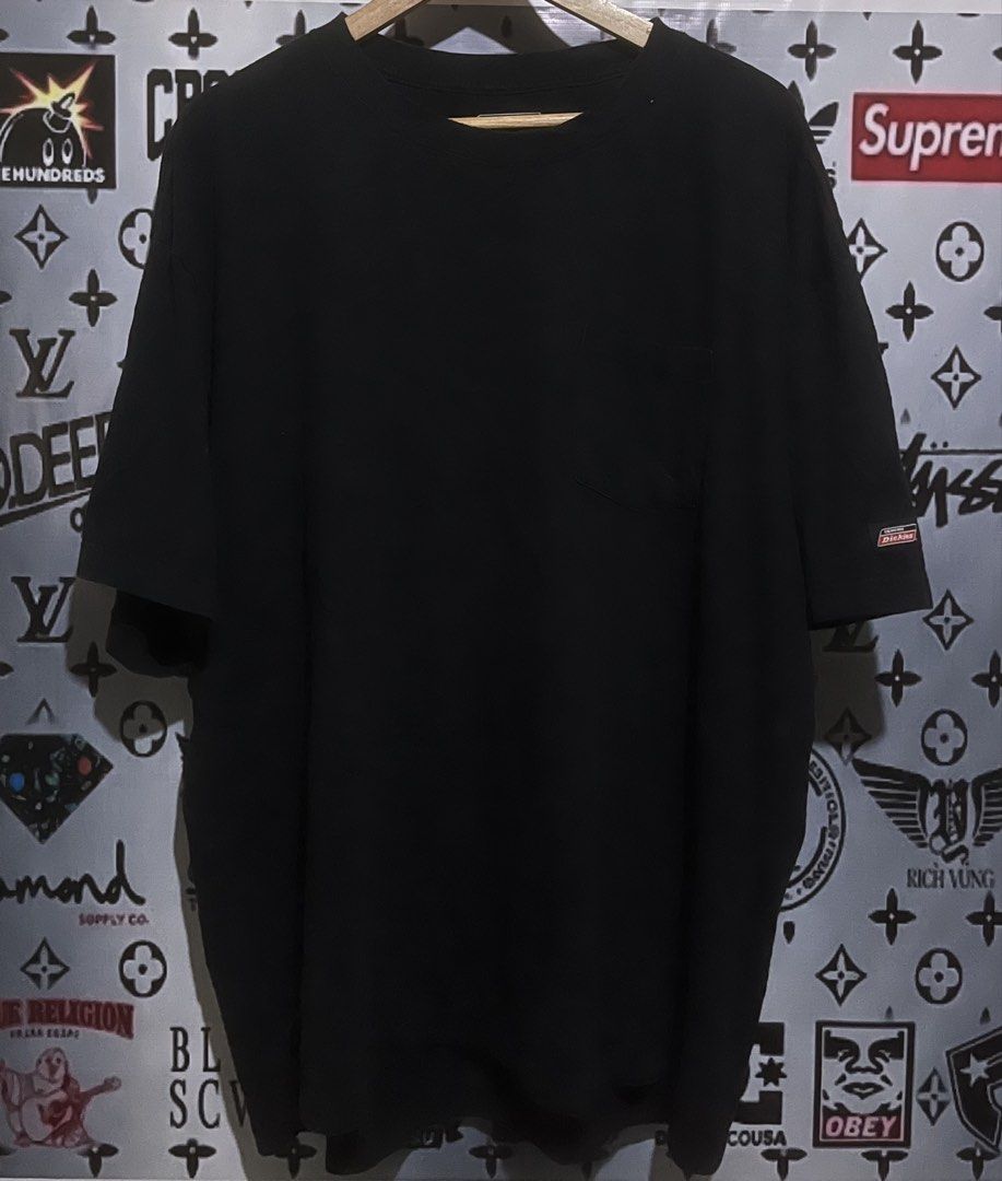 Dickies Black T-Shirt 2XL (Category: Tshirts & Polo Shirts ) located in Anda. Submitted by goodthrift.1 (Listing ID 1429120422, Image 1). Description: Dickies Width:26 Lenght:30 issue:none.