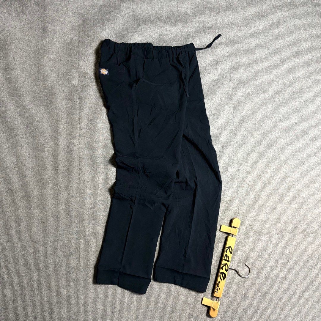 DICKIES NAVY BLUE SCRUB UNIFORM PANTS Size 30 to 32 Medium (Category: Trousers) located in Manila. Submitted by japan.collections (Listing ID 1429130770, Image 2). Description: DICKIES NAVY BLUE SCRUB UNIFORM PANTS Size 30 to 32 Medium Length 38.5 Leg Open 8 NO ISSUE IN GOOD CONDITION💯.