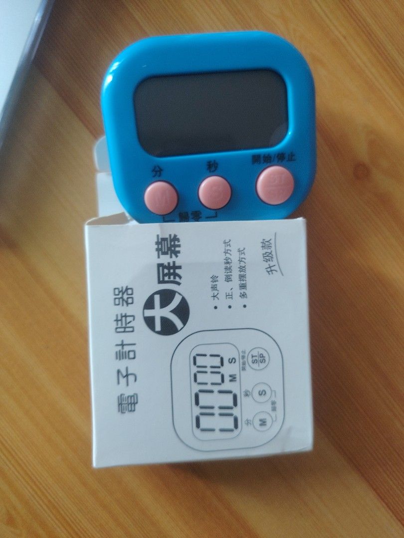 Digital Kitchen Timer (Category: Other Home Appliances) located in Singapore. Submitted by clevertiger (Listing ID 1429016076, Image 1). Description: Digital timer is perfect for cooking, studying, or any activity where you need to keep track of time. It features a large display and easy-to-use buttons. Comes in its original packaging..