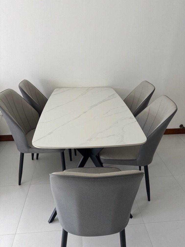Dining Table set (Category: Tables & Sets) located in Singapore. Submitted by yuuki201 (Listing ID 1429031483, Image 2). Description: Dimension: 140x80 Includes 6 chairs.
