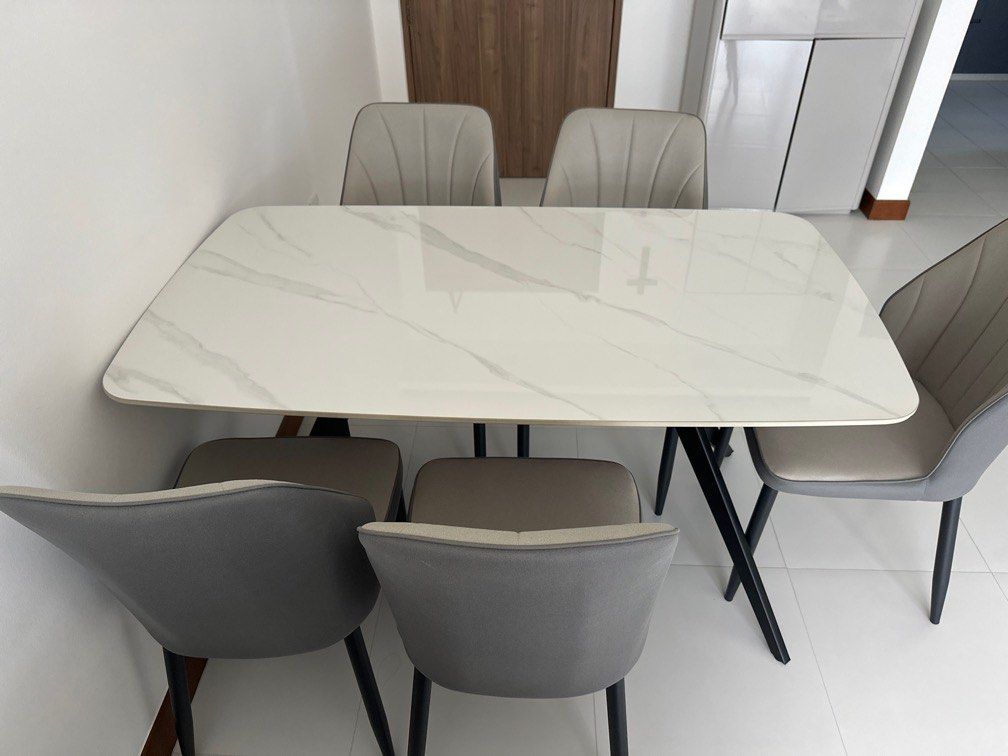 Dining Table set (Category: Tables & Sets) located in Singapore. Submitted by yuuki201 (Listing ID 1429031483, Image 1). Description: Dimension: 140x80 Includes 6 chairs.