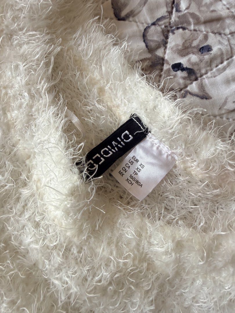 Divided Cream Fuzzy Sweater XS (Category: Coats, Jackets and Outerwear) located in Manila. Submitted by clutterfree.issa (Listing ID 1429025910, Image 3). Description: .