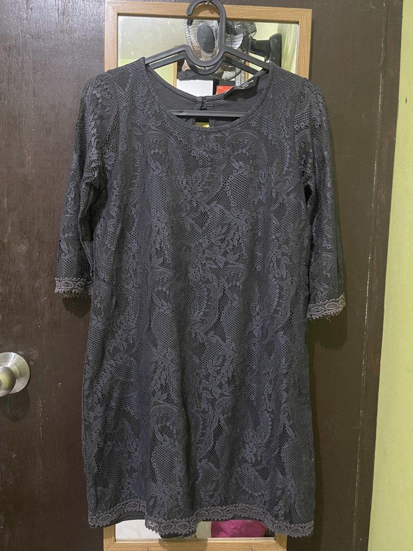 Dorothy Perkins Mini Lace Dress (Category: Dresses) located in Quezon City. Submitted by teachl (Listing ID 1429071384, Image 1). Description: Dorothy Perkins Mini Lace Dress Charcoal gray in color Medium in size but can only fit Small body frame .
