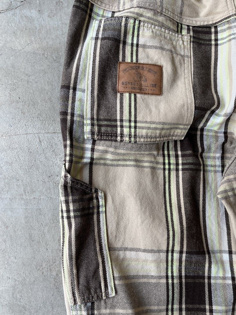 Double Knee Carpenter Plaid pants (Category: Jeans) located in Panabo. Submitted by vrail (Listing ID 1429089114, Image 3). Description: - GU Double Knee Carpenter Plaid Pants - Size: 40 with adjustable waist - Unique plaid pattern - Double knee design.
