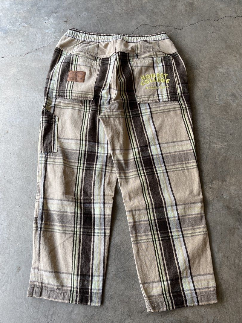 Double Knee Carpenter Plaid pants (Category: Jeans) located in Panabo. Submitted by vrail (Listing ID 1429089114, Image 2). Description: - GU Double Knee Carpenter Plaid Pants - Size: 40 with adjustable waist - Unique plaid pattern - Double knee design.