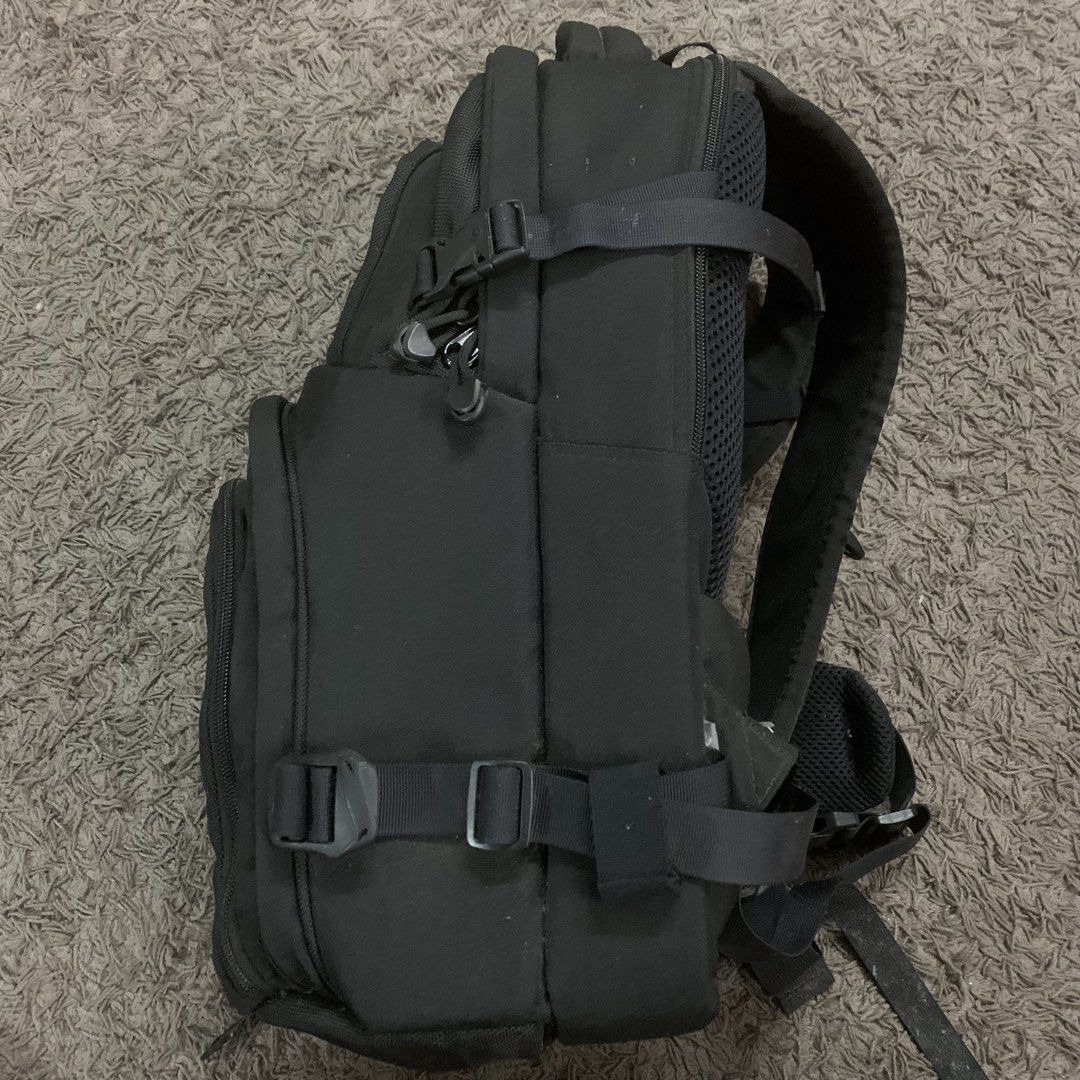 Eiger Camera Backpack (Category: Camera Bags & Carriers) located in Kuala Lumpur. Submitted by klumby.kl (Listing ID 1429158917, Image 2). Description: Eiger Focus 0.1 Camera Backpack Large (13x17x8) Rm100.