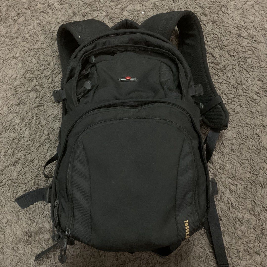 Eiger Camera Backpack (Category: Camera Bags & Carriers) located in Kuala Lumpur. Submitted by klumby.kl (Listing ID 1429158917, Image 1). Description: Eiger Focus 0.1 Camera Backpack Large (13x17x8) Rm100.
