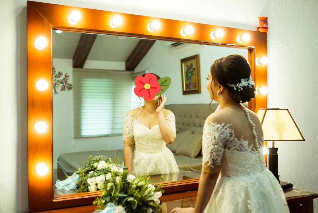 Elegant Lace Wedding Dress (Category: Evening dresses & gowns) located in Cavite. Submitted by heyimsosab (Listing ID 1429081172, Image 3). Description: Wedding Gown used last 2020 during our intimate wedding (coz of pandemic) its a garden wedding kaya po ginawa kong short gown. pero meron pong mahabang veil as seen on photos. included na po ung veil, cords and bag you may use this on garden wedding too or civil weddings or intimate wedding like 