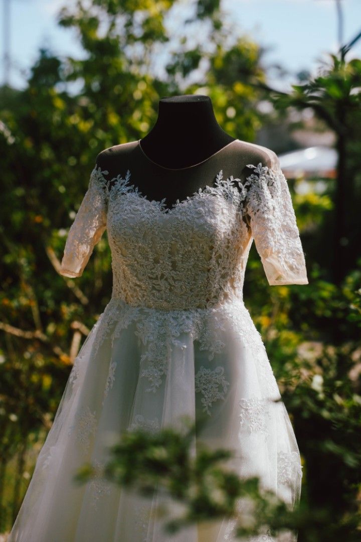 Elegant Lace Wedding Dress (Category: Evening dresses & gowns) located in Cavite. Submitted by heyimsosab (Listing ID 1429081172, Image 1). Description: Wedding Gown used last 2020 during our intimate wedding (coz of pandemic) its a garden wedding kaya po ginawa kong short gown. pero meron pong mahabang veil as seen on photos. included na po ung veil, cords and bag you may use this on garden wedding too or civil weddings or intimate wedding like 