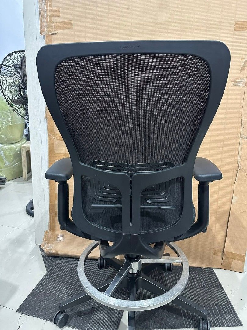Ergonomic Office Chair with Footrest (Category: Office Furniture & Fixtures) located in Manila. Submitted by sharonmdai19615 (Listing ID 1428992610, Image 3). Description: Forsale‼️ Haworth Zody - Drafting Cashier Chairs 📌 Secondhand units Good As Brandnew📌 Mesh Back Fabric Seat Lumbar Support Adjustable Arm Rest 50 pcs Available on hand stocks 09958328060 Pm me more Details ✅.