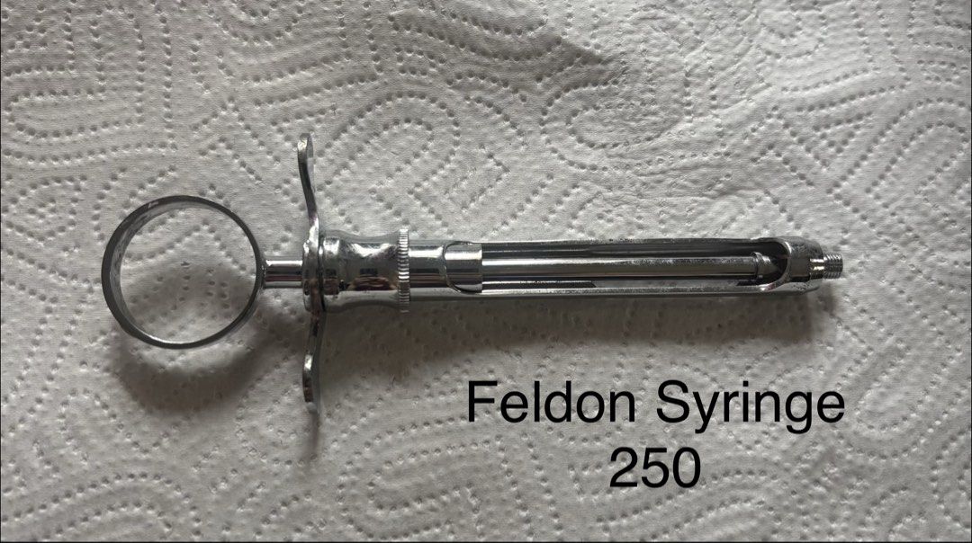 Feldon Syringe (Category: Medical Supplies & Tools) located in Quezon City. Submitted by yshloa_ (Listing ID 1429020804, Image 1). Description: Back up lang for my Novocol.