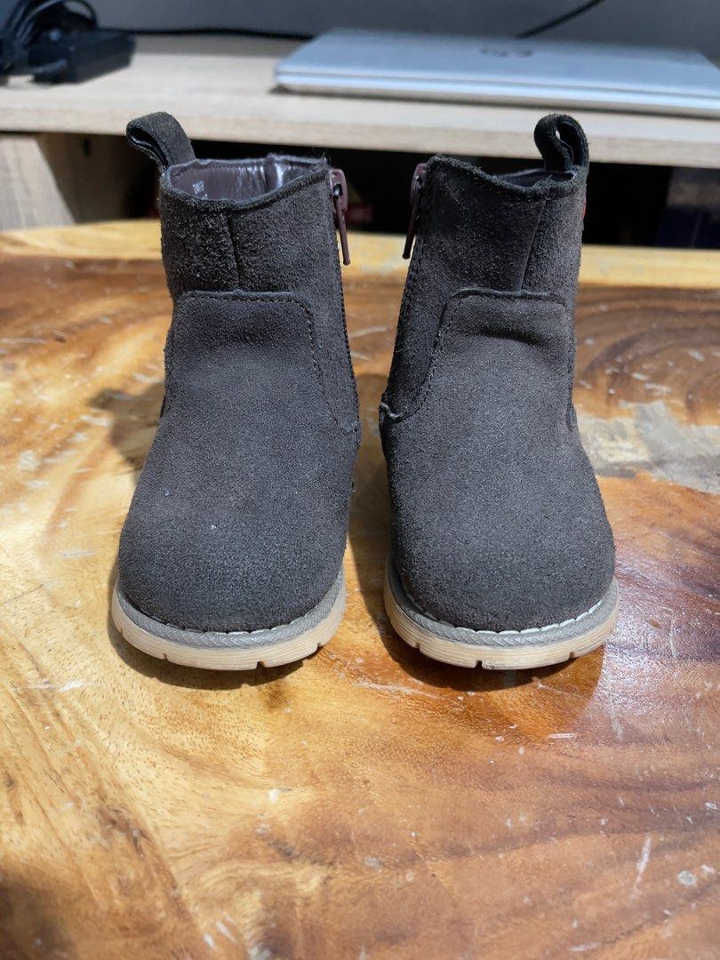 Fisher price boots for toddler (Category: Babies & Kids Fashion) located in Manila. Submitted by ramona.una (Listing ID 1429125814, Image 2). Description: Size 6 1-2 years oldn.