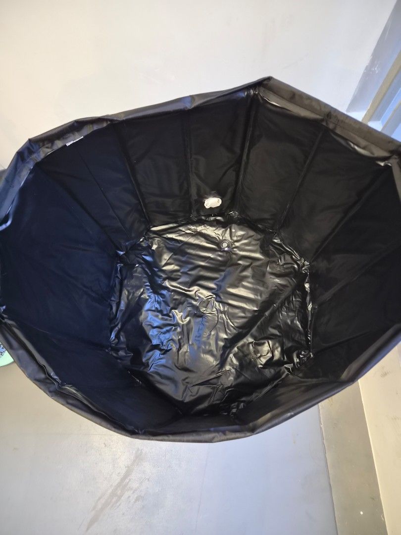 Foldable Kids Pool (Category: Everything Else) located in Singapore. Submitted by alsonlow999999 (Listing ID 1428912110, Image 2). Description: Used once only.