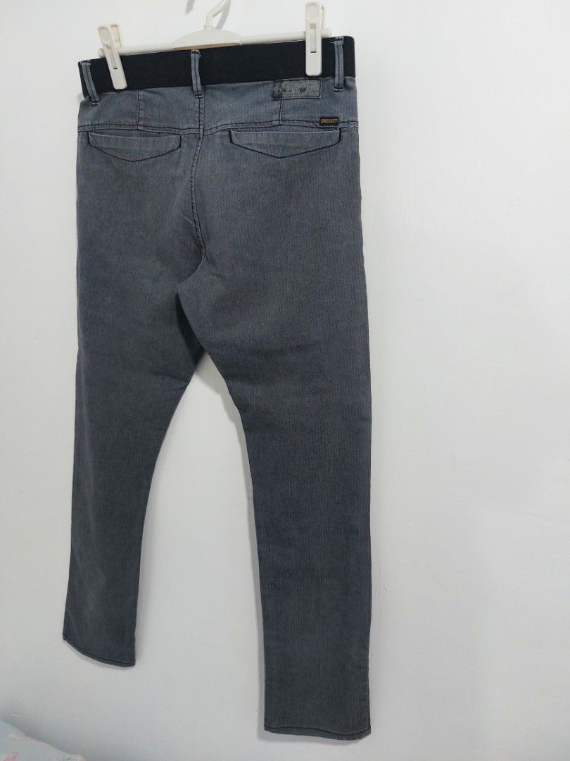 Freego pants Jeans - Size 32 (Category: Jeans) located in Pasig City. Submitted by dolhh (Listing ID 1429151570, Image 1). Description: Straight cut locarion: Pasig area rfs: decluttering.