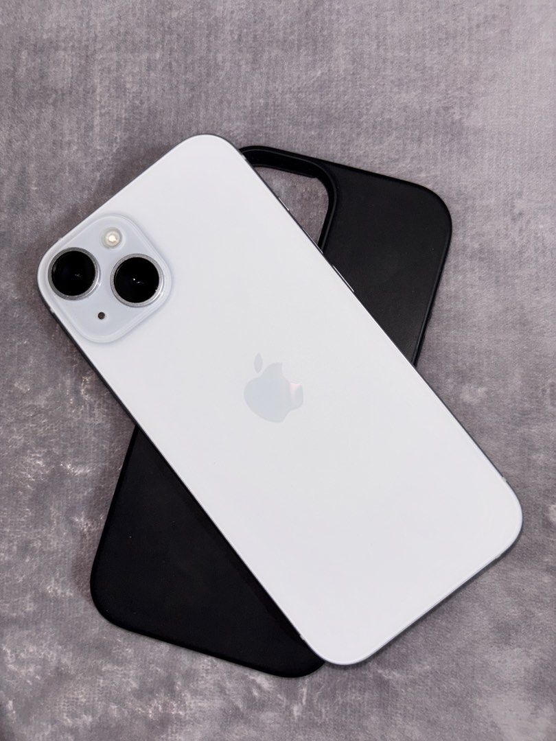 FS: iPhone 15 - 128 GB (White) (Category: iPhone 15 Series) located in Manila. Submitted by gem2300 (Listing ID 1429068386, Image 1). Description: FS: iPhone 15 - 128 GB (White) •87% Battery Health •No sim restrictions •All working including truetone and face id •No repair history (all original parts) •with Phone case included only -Good as new, super kinis -Matagal malowbat and super linaw ng cam ₱25,000 - Slightly negotiable. Not rush Pm sa int