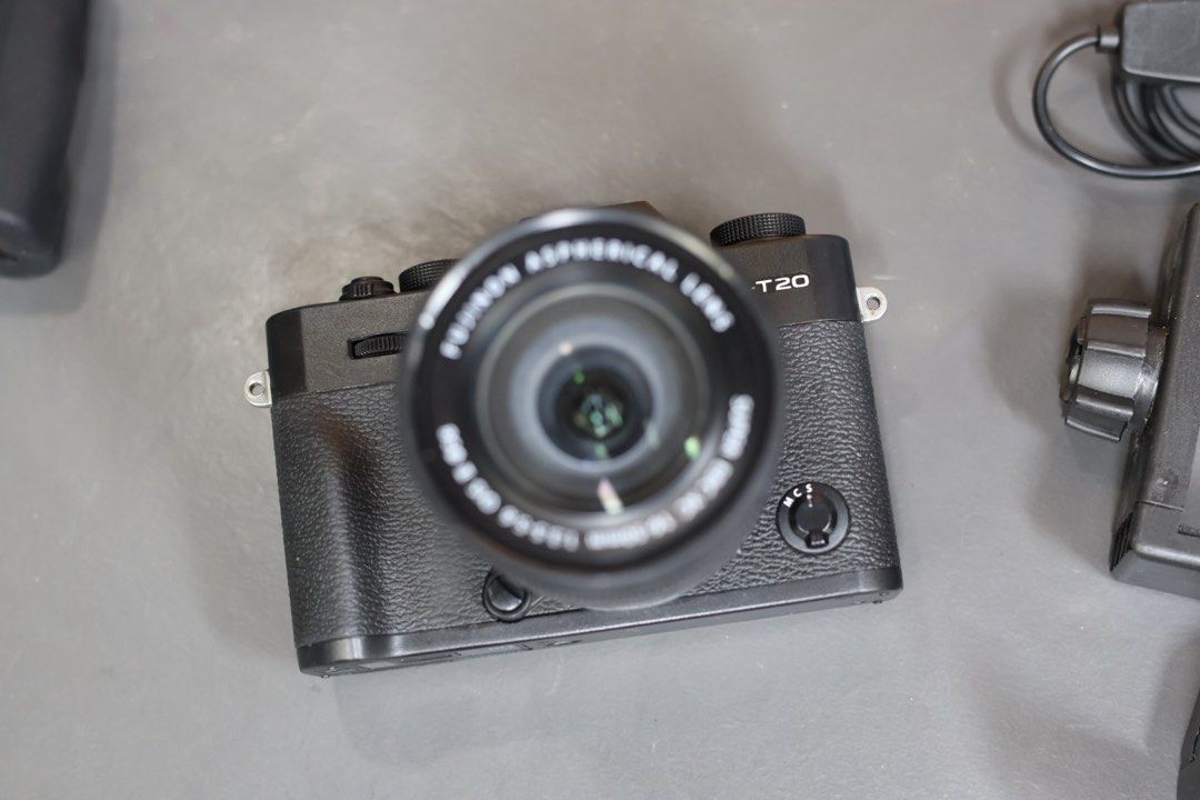 Fujifilm X-T20 Mirrorless Camera (Category: Cameras) located in Manila. Submitted by lenascamera (Listing ID 1429165143, Image 3). Description: NOTE: Sa dami po ng message na natatangap ko, naka hold napo ang Mga message hindi napo ako makapag reply pero na babasa ko kaya hanggat maari mag direct na kayo sa page ko sa facebook Lena’s camera para makareply ako agad salamat. Fujifilm X-T20 Mirrorless Camera Price: ₱35,000 (body only) With lens: ₱38