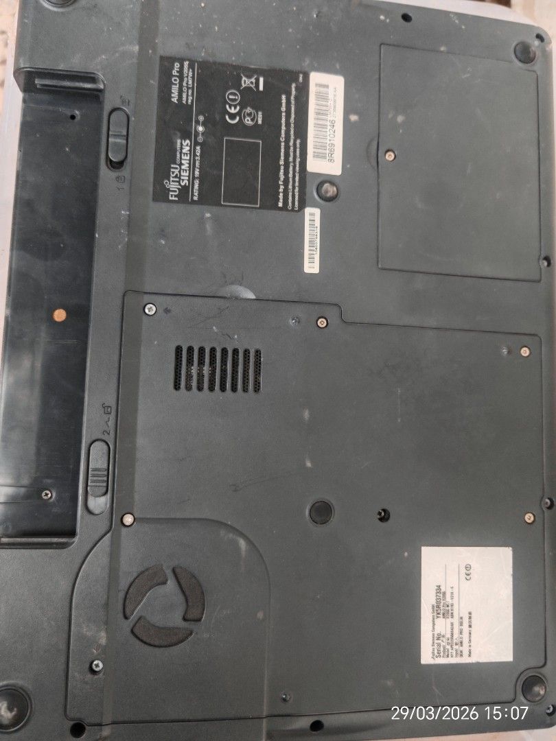 Fujitsu Siemens AMILO Pro Laptop412334587883694080