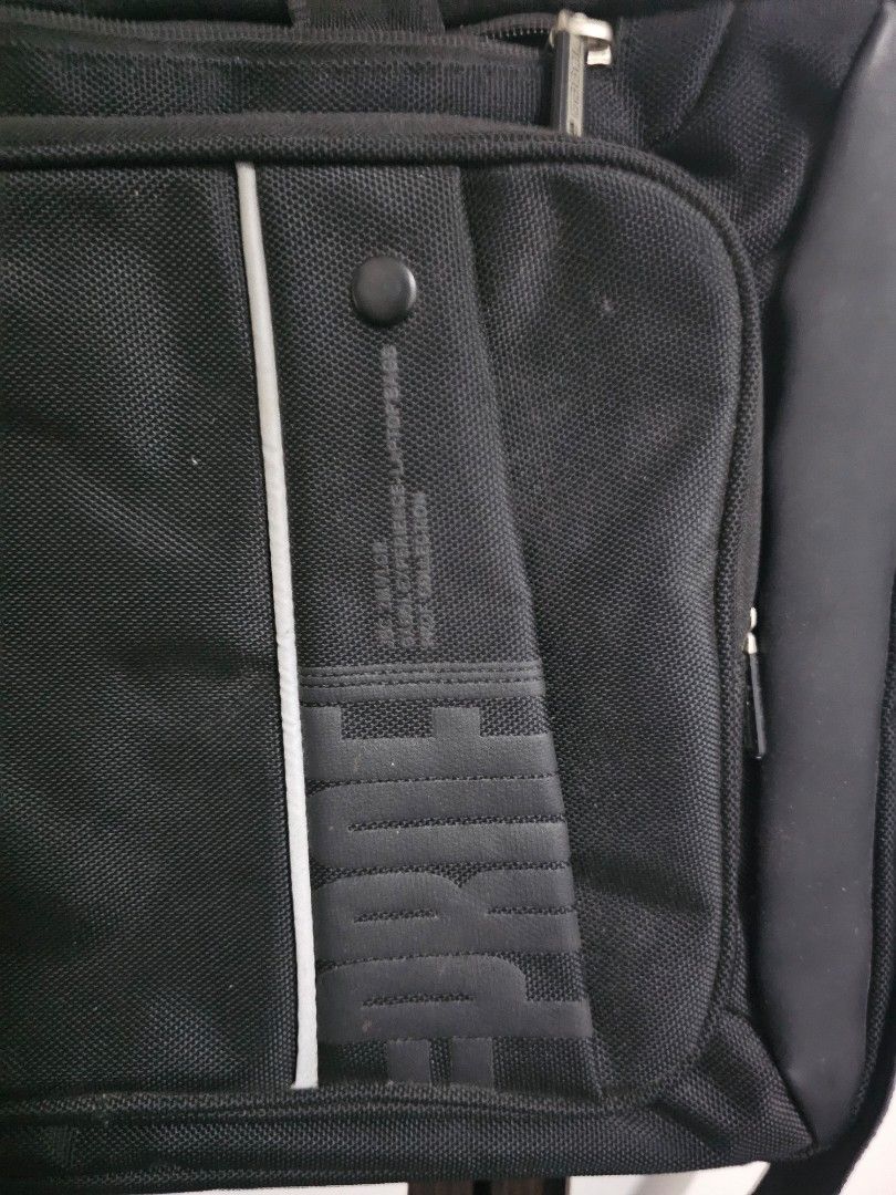 Gabol Laptop Bag - Black (Category: Laptop Bags & Sleeves) located in Las Pinas. Submitted by specteretceps (Listing ID 1429063345, Image 2). Description: No issues.