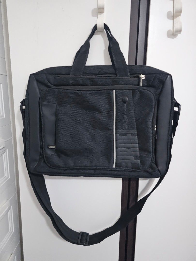 Gabol Laptop Bag - Black (Category: Laptop Bags & Sleeves) located in Las Pinas. Submitted by specteretceps (Listing ID 1429063345, Image 1). Description: No issues.