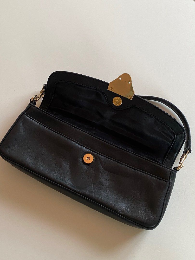 Giani Bernini Black Handbag (Category: Shoulder Bags) located in Davao. Submitted by editd (Listing ID 1429141572, Image 2). Description: Classic & vintage bag w/ gold hardware. Has a minor embossed mark on the outer front (see photo).