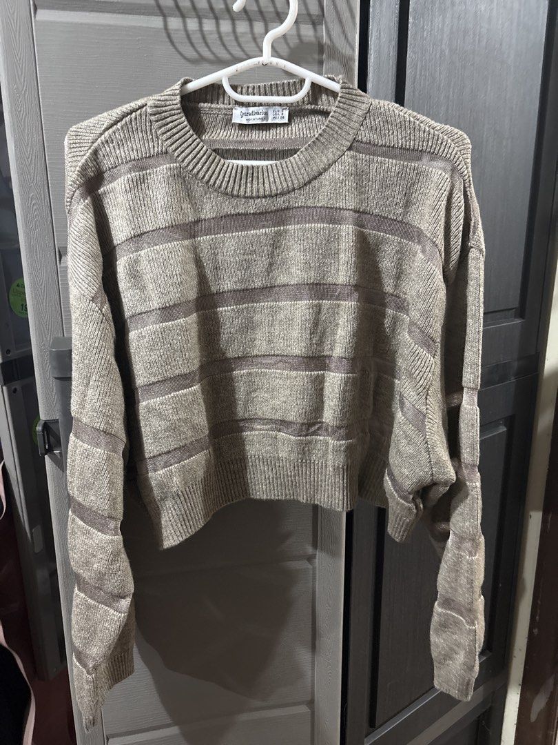Grayish brown mesh stripe crop sweater (Category: Longsleeves) located in Manila. Submitted by stylebeaux (Listing ID 1429088332, Image 1). Description: Fits small-medium Fits loose.
